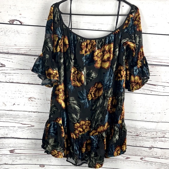 Forever 21 Dresses & Skirts - Forever 21 Floral Velvet Dress